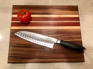 Grande planche à découper en bois durable et écologique, compatible lave-vaisselle, pour couper la viande, les légumes, les fruits, le pain, le fromage - Product Image 4