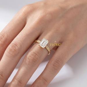 Bague de fiançailles en or blanc 14 carats avec diamant de laboratoire taille émeraude inspiré de la nature, tige gravée, bijoux tendance pour femme pour mariage et soirée - Product Image 5