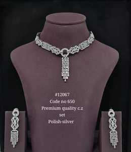 Collier et boucles d'oreilles en zircon cubique de qualité supérieure 12067, plaqué rhodium, design à pompons, pour femmes, style classique pour mariage - Product Image 1