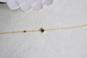 Pulsera Delicada de Esmeralda, Plata de Ley 925, Chapada en Oro de 14K, Piedra de Nacimiento de Mayo, Cadena Minimalista, Joyería con Gema Verde - Product Image 2