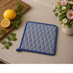 Porte-ustensiles matelassé en coton 100% premium |   Tapis de cuisine résistant à la chaleur pour la cuisson, la pâtisserie et le barbecue - Product Image 2