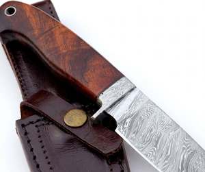 Couteau utilitaire compact artisanal en acier Damas, lame fixe, manche en bois, outil de découpe extérieur avec étui en cuir - Product Image 2