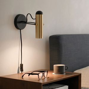 Applique murale en métal noir courbé, finition laiton doré, pour décoration intérieure de maison de vacances, accent lumineux de Noël - Product Image 1