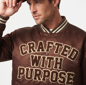 Chaqueta Bomber de Satén con Cuello Redondo para Hombre, Chaqueta Bomber de Satén con Bordado Chenille, Chaqueta Varsity de Satén Estilo Urbano para Hombre - Product Image 3