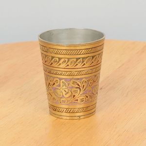 Verre à eau en laiton fait main avec motif gravé, gobelet traditionnel pour la maison et la cuisine, vaisselle ayurvédique pour la santé - Product Image 3