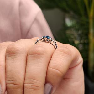 Bague de fiançailles pour femme en or 14K/18K ou PT950/S925 avec trois diamants bleus de laboratoire certifiés IGI, taille marquise, 1,00-3,00 carats - Product Image 5