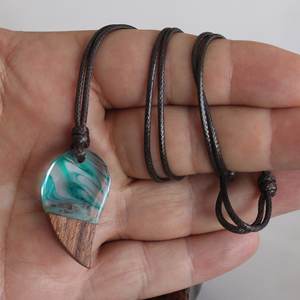 Collier Pendentif Pendule Reiki en Bois et Résine, Style Bohème, Fait Main Unique - Product Image 6