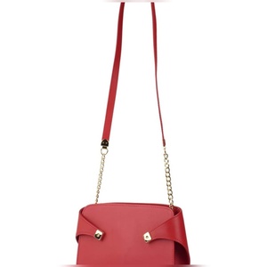 Sac à bandoulière de luxe rouge minimaliste pour femme, élégant, avec chaîne, sac à main tendance avec logo personnalisé, vente en gros - Product Image 5