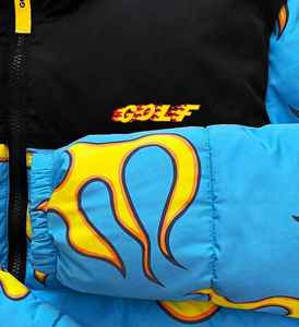เสื้อแจ็คเก็ตพัฟเฟอร์พิมพ์ลายเปลวไฟสำหรับผู้ชาย สไตล์สตรีทแวร์ฮิปฮอป สีน้ำเงิน บุใยอุ่นสำหรับฤดูหนาว ทรงโอเวอร์ไซส์ แบบ Y2K  เสื้อโค้ทพาร์กาแบบควิลท์ - Product Image 3