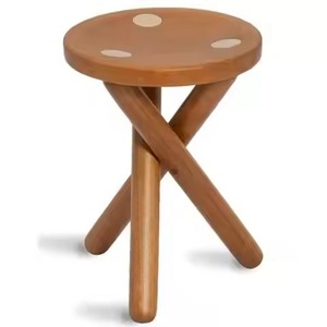 Tabouret et chaise de bar de qualité supérieure avec structure en métal noir, assise ronde en cuir et accoudoirs, pour utilisation dans les cafés et les comptoirs de bar. - Product Image 3