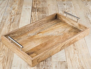 Plateau de rangement en bois avec poignées dorées en forme de fleur, forme irrégulière, finition vernie, design classique, utilisation sur table - Product Image 6