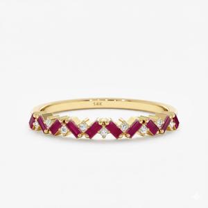 แหวนทองคำแท้ 14K ดีไซน์ซิกแซก ประดับเพชรและพลอยทับทิมธรรมชาติทรงบาแก็ตต์ ได้รับการรับรองจาก IGI เหมาะสำหรับเป็นแหวนเจ้าสาวหรือแหวนประจำเดือนเกิดเดือนกรกฎาคม - Product Image 1