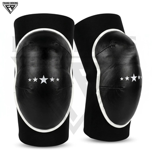 Protector de Codo para Boxeo, Color Blanco y Negro, Nuevo, Moderno, Personalizado, Correa Segura y Duradera, Espuma de Alta Densidad, Protección de Impacto Medio-Alto - Product Image 2