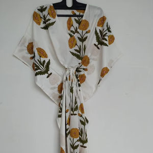 Caftán indio de algodón con estampado floral amarillo, hecho a mano, ligero, para la playa. - Product Image 1