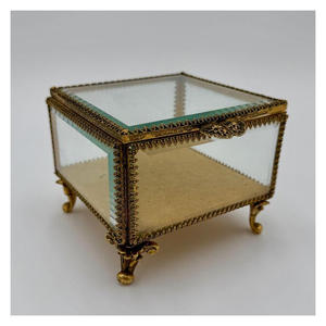 กล่องใส่เครื่องประดับทรงโมเดิร์นทำจากทองเหลืองพร้อมกระจกหน้าตัดขอบและแผ่นกระจกใสหนา |   กล่องเก็บเครื่องประดับสั่งทำสีพิเศษพร้อมโลโก้ ดีไซน์หรูหรา ทำด้วยมือ - Product Image 3