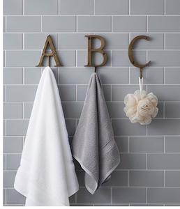 Ganchos de pared de metal estilo vintage con letras A B C, resistentes al óxido, para organizar la ropa y para decoración. - Product Image 6