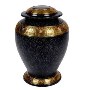 Urnas Funerarias de Latón de Alta Calidad B INTERNATIONAL, Banda con Grabado Dorado, Acabado Negro, Capacidad de 220 Pulgadas Cúbicas, Diseños Personalizables - Product Image 1