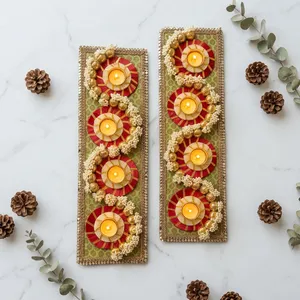 Tapis de bougie traditionnel fait main pour Diwali, en tissu rectangulaire, décoration intérieure pour salon et entrée, avec motif rouge et or - Product Image 1