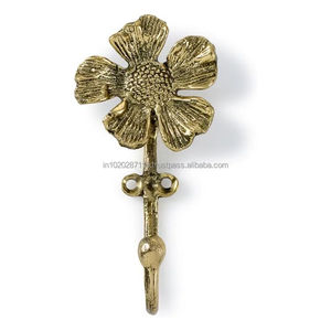 Crochets muraux en laiton poli offrant une brillance élégante et une durabilité pour les intérieurs haut de gamme avec des systèmes de fixation murale sécurisés. - Product Image 4