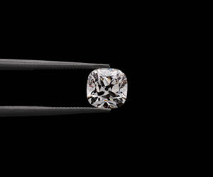 Diamant de laboratoire de 3,0 carats, taille coussin unique, coupe ancienne, couleur E-F, pureté VVS2, certifié IGI, finition polie, qualité de coupe EX, créé en laboratoire - Product Image 1
