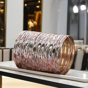 Brazaletes texturizados personalizados chapados en 3 tonos al por mayor, brazaletes de moda, joyería multitono, joyería de moda de 3 tonos, brazaletes de tres colores. - Product Image 3