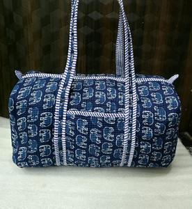 Bolsa de lona de algodón hecha a mano, multicolor, acolchada, para viaje, equipaje, ligera, con múltiples compartimentos. - Product Image 2