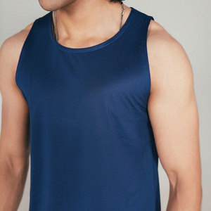 เสื้อกล้ามออกกำลังกายผู้ชาย ดีไซน์เรียบง่าย น้ำหนักเบา ทรงเข้ารูป 140 กรัม ระบายอากาศได้ดี แห้งเร็ว ผลิตจากโพลีเอสเตอร์ 100% - Product Image 3