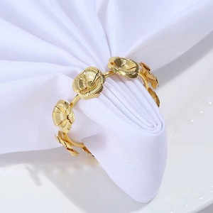 Anneau de serviette doré à motif floral élégant pour la décoration de table, l'aménagement de mariage et l'accueil de luxe - Product Image 3