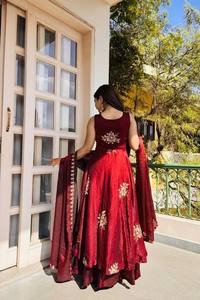 Ensemble Sharara en soie pure Fendi avec broderies lourdes et sequins, et dupatta de créateur – Tenue de soirée de mariage - Product Image 5