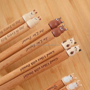 Baguettes en bois poli | Texture lisse, prise en main confortable, réutilisable et élégant pour les dîners quotidiens en famille ou au restaurant - Product Image 2