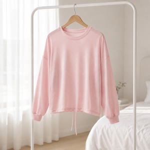 เสื้อโยคะผู้หญิงทรงหลวม ระบายอากาศได้ดี น้ำหนักเบา ผลิตจากโพลีเอสเตอร์ 100% ไร้ตะเข็บ ด้านหน้ามีโลโก้ เหมาะสำหรับการฝึกซ้อมและออกกำลังกาย - Product Image 4