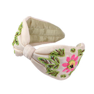 Serre-tête de luxe fait main perlé avec broderie décorative pour femmes, idéal pour les boutiques de mode et les collections d'accessoires haut de gamme - Product Image 1