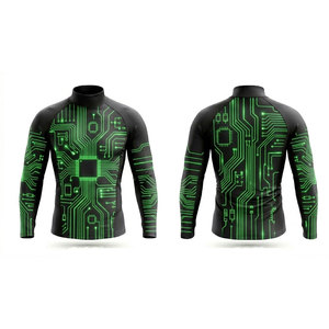 Camiseta de compresión de fútbol de calidad profesional que combina tela transpirable y ajuste elástico para actividades deportivas y de entrenamiento. - Product Image 1