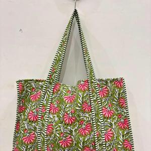 Sac fourre-tout en coton à fleurs bohèmes avec fermeture ouverte pour le shopping, toutes saisons, unisexe, du Rajasthan par CRAFT HACKLE - Product Image 2