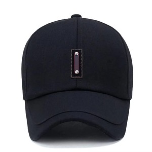 Casquette de baseball unisexe noire à 6 panneaux avec logo brodé sur le pan gauche, ajustable, décontractée, pour adultes - Product Image 1