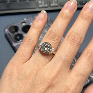 Anillo de Compromiso y Boda de Lujo en Oro Amarillo de 14K con Diamante Certificado IGI de 2.21 CT, Brillo Intenso para Aniversario, Fiestas y Uso Diario - Product Image 6