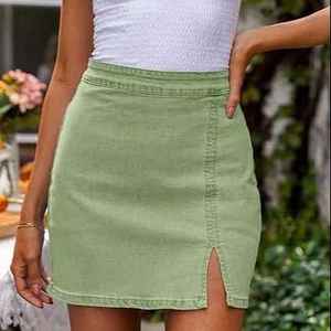 Jupes en jean mini vintage décontractées à taille naturelle avec logo personnalisé, prix abordable, pour femmes, en coton de haute qualité, respirantes et confortables - Product Image 1