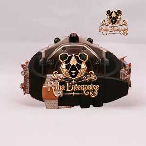 Reloj de Lujo para Hombre con Esfera Esqueletizada en Oro Rosa, Caja Adornada con Cristales, Correa de Caucho Negra Esculpida y Diseño de Alta Gama - Product Image 6