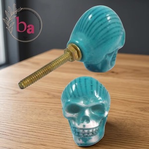Poignée de tiroir en résine et bois en forme de crâne turquoise, poignée fantaisie pour armoire, installation facile, moderne, pour salon, villa, bar à domicile - Product Image 1