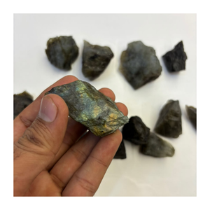 Pierres brutes décoratives écologiques en labradorite naturelle verte sculptée en vrac, provenant du Gujarat - Product Image 1