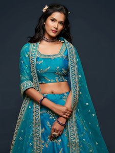 Ensemble de lehenga choli en soie brodée bleu turquoise de luxe avec dupatta, tenue de soirée Bollywood pour femmes - Product Image 1