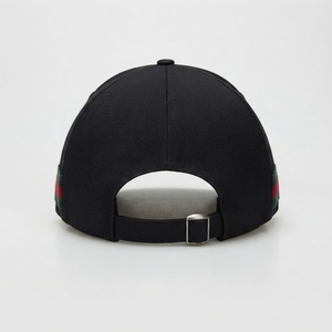 Gorra de algodón negra de 6 paneles con parche de rayas rojas y verdes, unisex, ajustable, informal. - Product Image 3