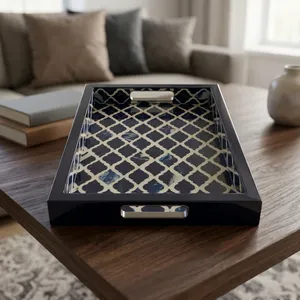 Plateau de service décoratif fait main avec motif mosaïque bleu et blanc, cadre en bois noir, poignées, plateau rectangulaire pour présentation sur table - Product Image 1