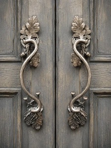 Manija de hierro forjado galvanizado tradicional resistente al óxido con motivo de hoja de roble para puerta/puerta rectangular clásica de 10 pies - Product Image 3