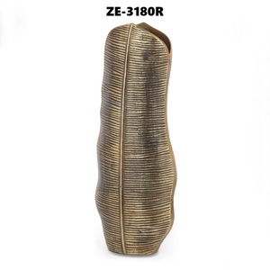 Jarrón de Resina Tallado a Mano de 20.5 Pulgadas de Alto, Maceta Decorativa Rústica para Uso en Interiores con Diseño de Patrón Irregular - Product Image 3