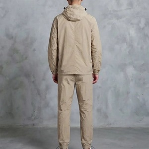 Ensemble de survêtement streetwear pour homme sur mesure, coupe-vent, 2 pièces, léger, surdimensionné, en nylon uni - Product Image 6