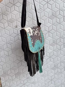 Bolso de Mano para Mujer Estilo Occidental de Piel de Vaca con Flecos y Grabado con Borde Color Turquesa Bolso Bandolera Bohemio con Flecos - Product Image 3