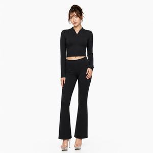 Ensemble de yoga 2 pièces pour femme avec logo personnalisé, haut court froncé à pois roses et pantalon évasé, idéal pour l'entraînement - Product Image 2