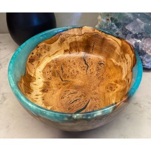 Tazón Premium Hecho a Mano de Madera y Resina para Servir Frutas, Aperitivos y Alimentos, Producto Artesanal de Bambú y Madera - Product Image 3