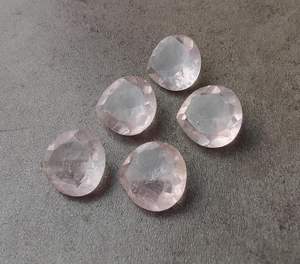 Pierre précieuse naturelle en quartz rose, forme cœur, facettée, calibrée, pour bijoux, pierre de guérison, cristal - Product Image 4